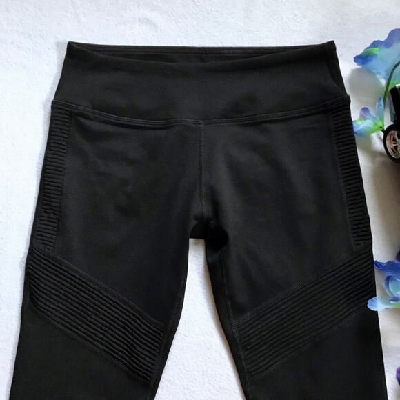 Fabletics NWOT Performance Capri Women S - Picture 3 of 8